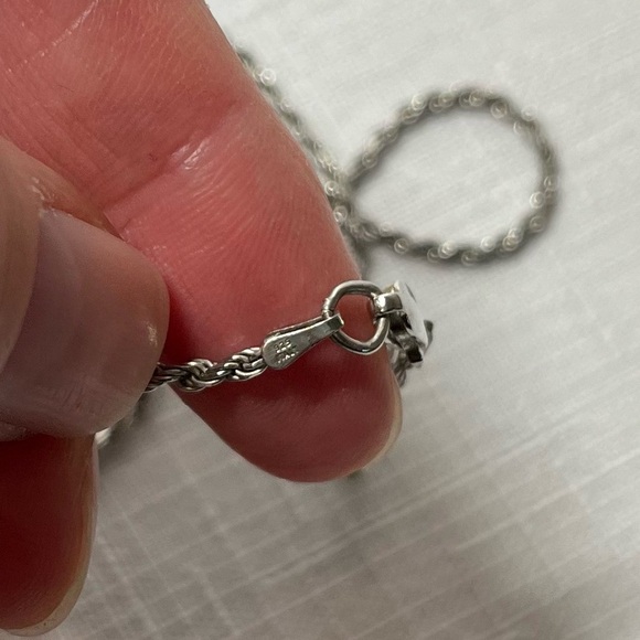 Sterling Silver chain with unique silver-tone pendant & large green crystal - Picture 7 of 9